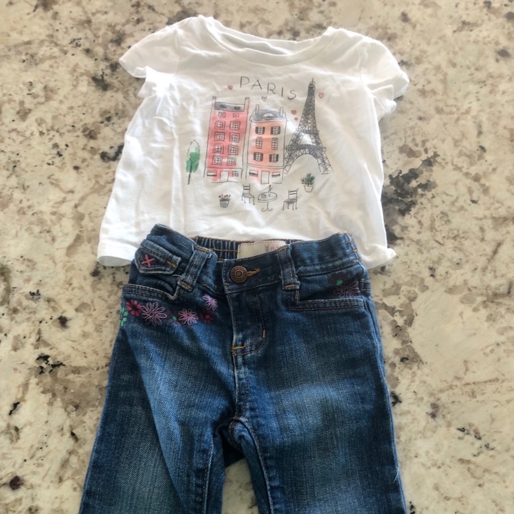 Outfit Paris shirt with flower jeans